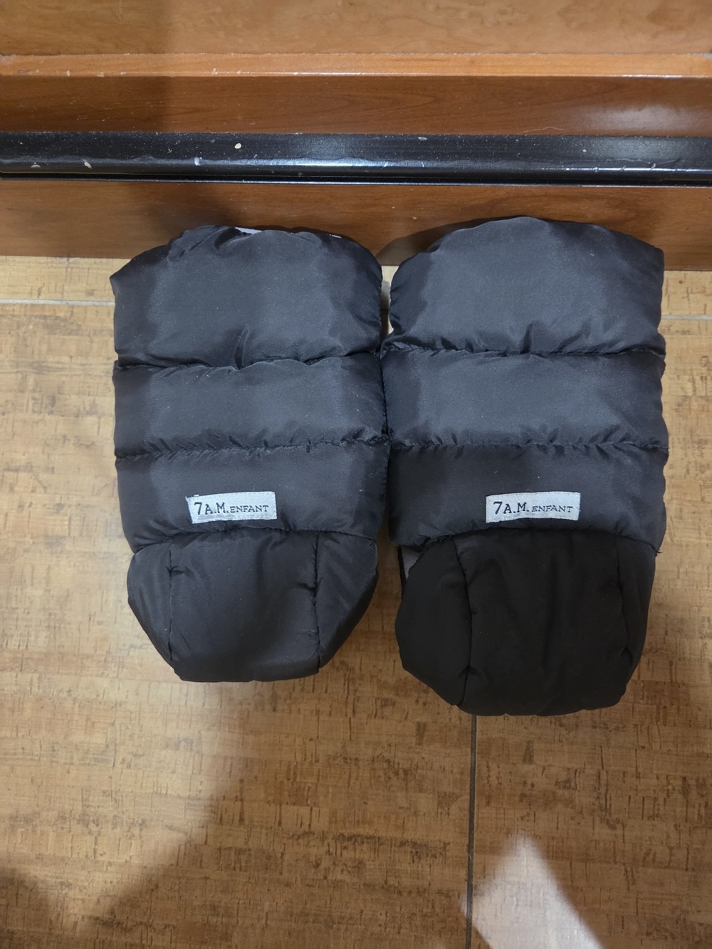 7 A.M. Enfant Black Puffer Stroller Mittens